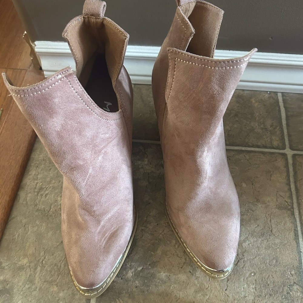 Mi.iM Blush Suede Ankle Booties